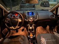 Usata Ford Fiesta Titanium 97 CV (71 kW) 2011 Grigio Utilitaria