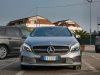 Usata Mercedes A180 109 CV (80 kW) 2017 Grigio Utilitaria