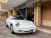 Usata Alfa Romeo Spider 122 CV (89 kW) 1992 Bianco Cabrio
