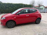 Usata Lancia Ypsilon Gold 69 CV (50 kW) 2023 Rosso Utilitaria