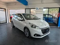 Usata Peugeot 208 Active 102 CV (75 kW) 2019 Bianco Utilitaria