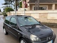 Usado Renault Clio II 82 CV (60 kW) 2003 Negro Berlina