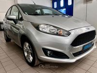 Usata Ford Fiesta 82 CV (60 kW) 2017 Gray Berlina