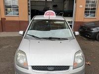 Usata Ford Fiesta Titanium 67 CV (49 kW) 2008 Grigio Utilitaria