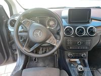 Usata Mercedes B180 Business 109 CV (80 kW) 2018 Grigio Monovolume