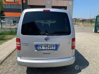 Usata VW Caddy Comfortline 102 CV (75 kW) 2011 Grigio Monovolume