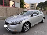 Usata Volvo V40 116 CV (85 kW) 2015 Grigio Berlina