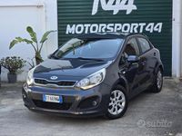 Usado Kia Rio 75 HP (55 kW) 2014 Cinzento Sedan