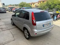 Usata Ford Fiesta Ghia 68 CV (50 kW) 2005 Argento Utilitaria