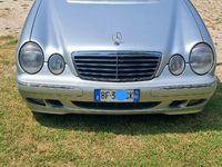 Usata Mercedes E200 Avantgarde 186 CV (136 kW) 1999 Grigio Berlina