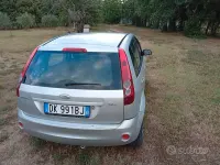 Usata Ford Fiesta 68 CV (50 kW) 2007 Bianco Utilitaria