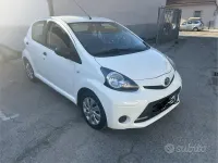 Usata Toyota Aygo Connect Style 72 CV (52 kW) 2012 Bianco Utilitaria
