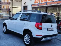 Usata Skoda Yeti Outdoor Ambition 110 CV (80 kW) 2017 Bianco SUV