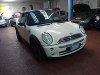 Usata Mini Cooper 119 CV (87 kW) 2009 Beige Utilitaria