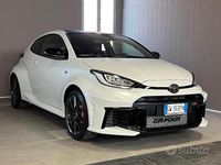 Usata Toyota Yaris 280 CV (205 kW) 2024 Bianco Berlina