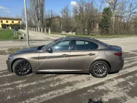 Begagnad Alfa Romeo Giulia Business 150 HK (110 kW) 2017 Grå Sedan