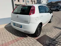 Usata Fiat Grande Punto Dynamic 69 CV (50 kW) 2009 Bianco Utilitaria