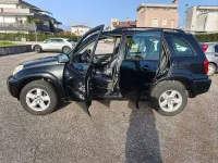 Usata Toyota RAV4 150 CV (110 kW) 2004 Nero SUV