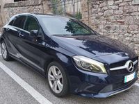 Usata Mercedes A180 109 CV (80 kW) 2018 Blu/azzurro Berlina