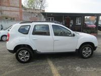 Usata Dacia Duster Lauréate 110 CV (80 kW) 2015 Bianco pastello SUV