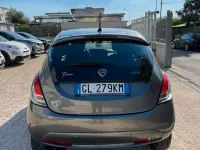 Usata Lancia Ypsilon Gold 69 CV (50 kW) 2022 Grigio Utilitaria