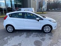 Usata Ford Fiesta 70 CV (51 kW) 2011 Bianco Utilitaria