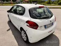 Gebraucht Peugeot 208 Allure 75 PS (55 kW) 2016 Weiß Kleinwagen