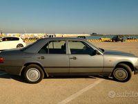 Usata Mercedes 200 122 CV (89 kW) 1989 Grigio Berlina