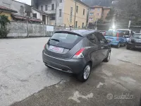 Usata Lancia Ypsilon Silver 69 CV (50 kW) 2017 Grigio Utilitaria