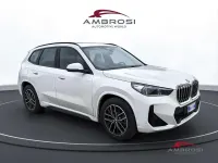 Nuova BMW X1 M Sport 245 CV (180 kW) 2026 Alpin white pastello SUV