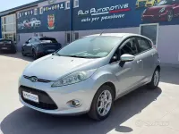 Usata Ford Fiesta Titanium 70 CV (51 kW) 2012 Grigio Berlina