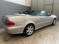 Usata Mercedes CLK320 Elegance 218 CV (160 kW) 2000 Grigio Cabrio