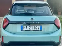 Usata Mini Cooper Favoured 114 kW (156 CV) 2025 Verde Utilitaria