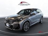 Nuova BMW iX1 M Sport 230 kW (313 CV) 2025 Alpin white pastello SUV