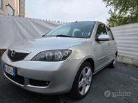 Begagnad Mazda 2 2006 Grå Halvkombi