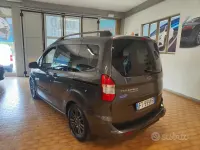 Usata Ford Tourneo Courier Sport 101 CV (74 kW) 2019 Grigio scuro Monovolume