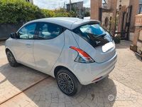 Usata Lancia Ypsilon Gold 69 CV (50 kW) 2021 Grigio Utilitaria