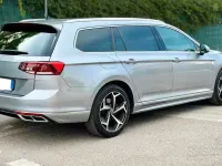 Usata VW Passat R-line 122 CV (89 kW) 2022 Grigio Station wagon