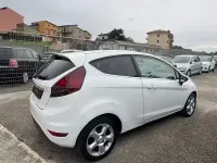 Usata Ford Fiesta Titanium 68 CV (50 kW) 2011 Bianco Berlina