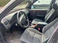 Usata Mercedes C180 Elegance 122 CV (89 kW) 1995 Grigio Berlina