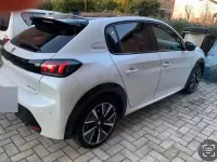 Usata Peugeot 208 GT-line 102 CV (75 kW) 2021 Bianco Utilitaria
