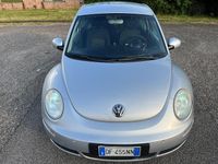 Usata VW New Beetle 104 CV (76 kW) 2007 Argento Utilitaria