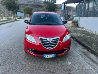 Usado Lancia Ypsilon Gold 69 CV (50 kW) 2012 Rojo Utilitario