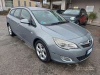 Usata Opel Astra 110 CV (80 kW) 2011 Grigio metallizzato Station wagon