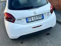 Usata Peugeot 208 Allure 82 CV (60 kW) 2015 Utilitaria