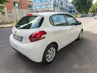Usata Peugeot 208 Allure 75 CV (55 kW) 2017 Bianco Utilitaria