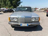 Usata Mercedes 200 120 CV (88 kW) 1987 Azzurro Station wagon