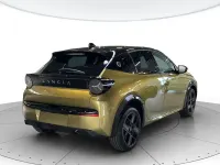 Nuova Lancia Ypsilon 110 CV (80 kW) 2025 Vernice oro con tetto nero Utilitaria