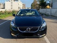 Usata Volvo V40 Plus 120 CV (88 kW) 2018 Nero Berlina