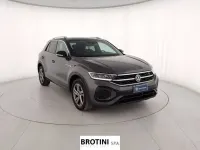 Usata VW T-Roc R-line 116 CV (85 kW) 2024 Grigio metallizzato SUV
